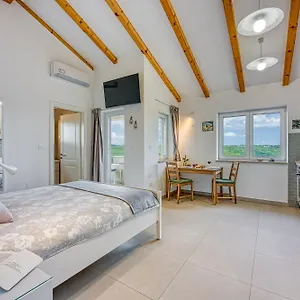  Apartman Lovor - Enjoy Springtime In Nature & Explore Istria Croatia